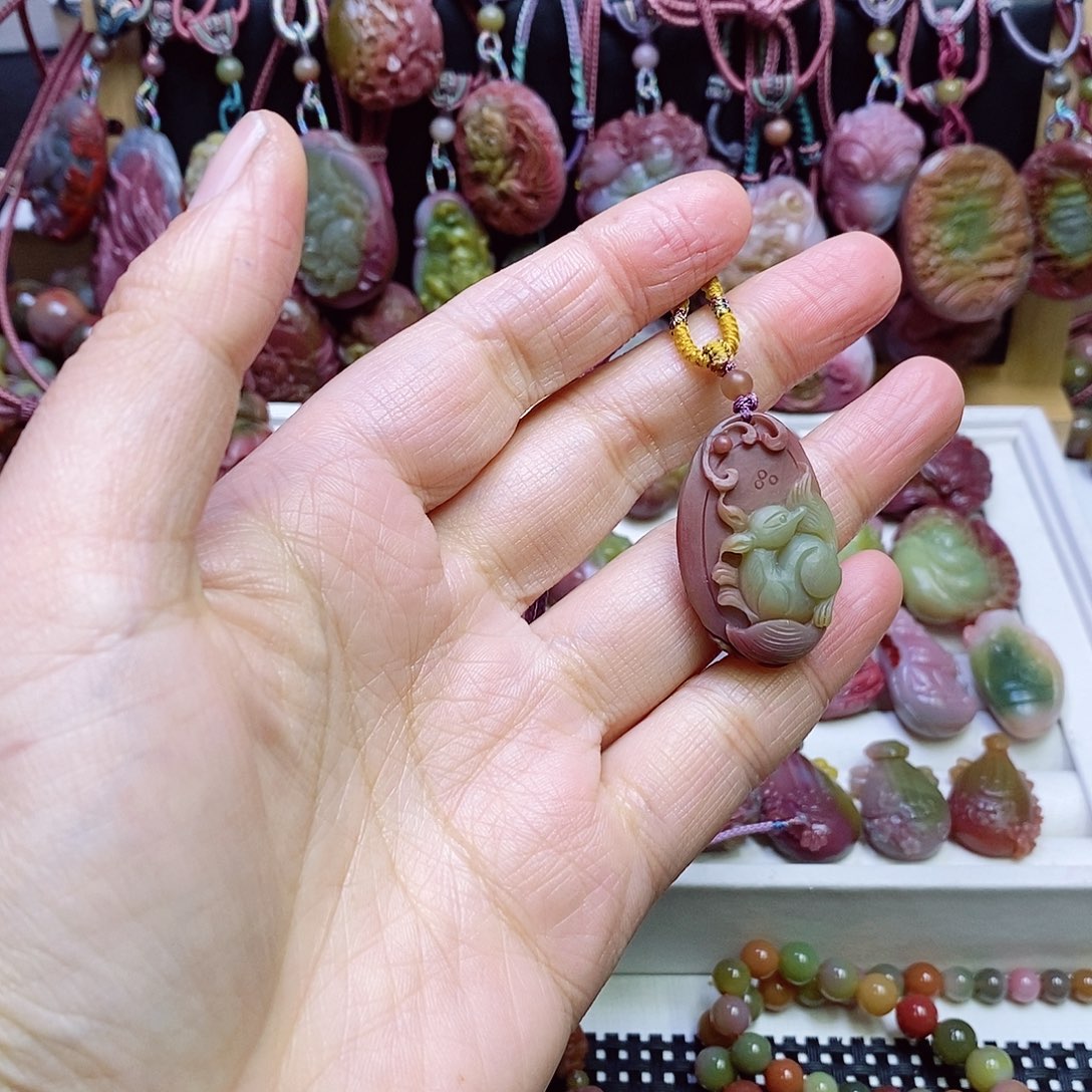 玛瑙/玉髓盐源玛瑙吊坠未镶嵌