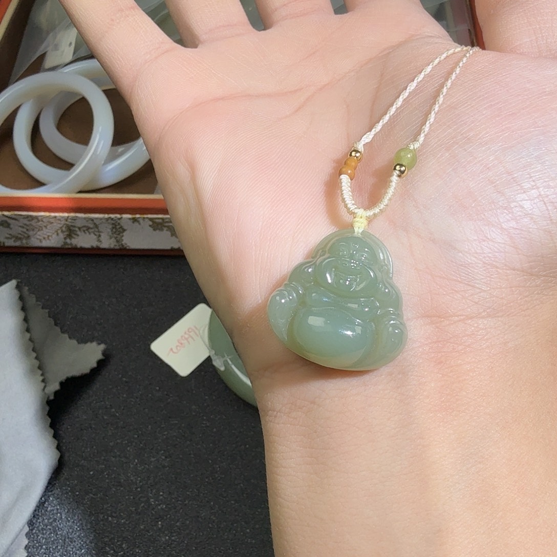 和田玉未镶嵌颈饰晴水佛公