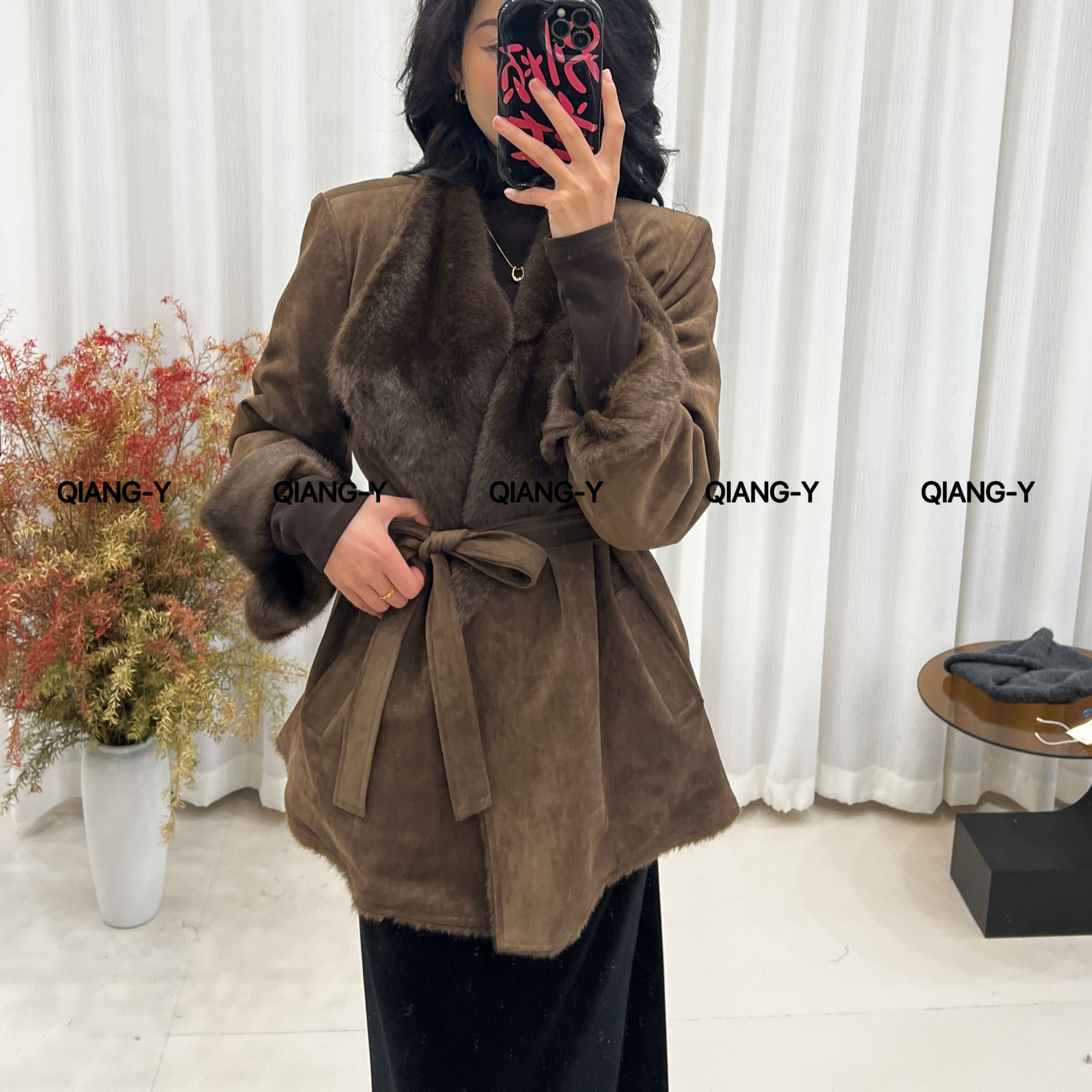 深棕色大翻领女通勤风系腰带毛毛外套长袖731