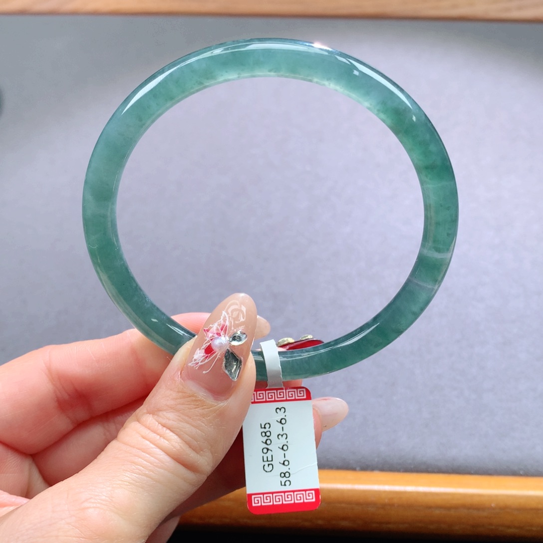 翡翠手镯未镶嵌天然翡翠手镯叮当镯