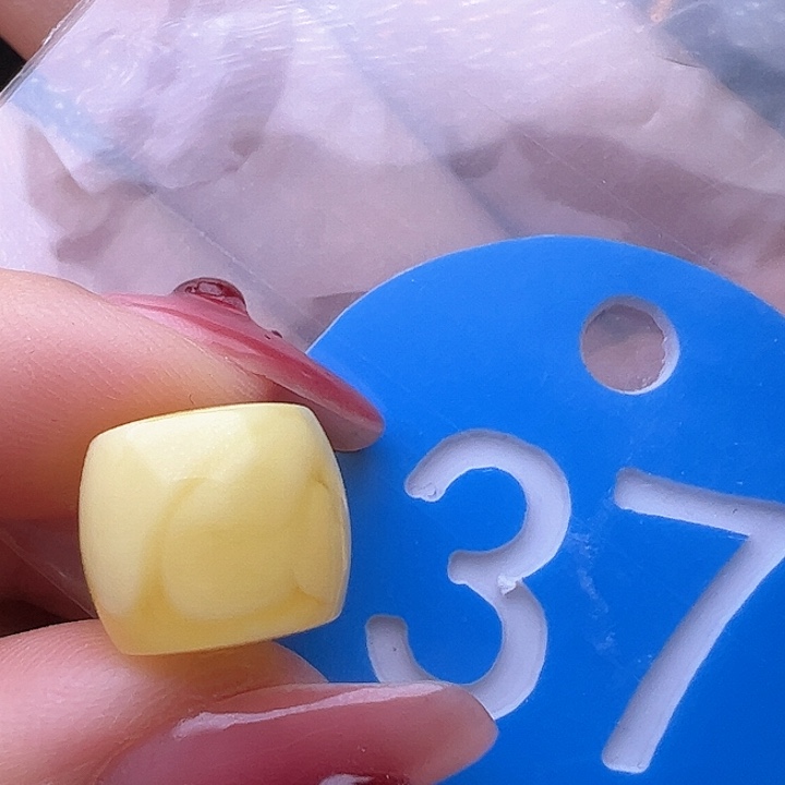 蜜蜡裸石未镶嵌微瑕 12mm 直切