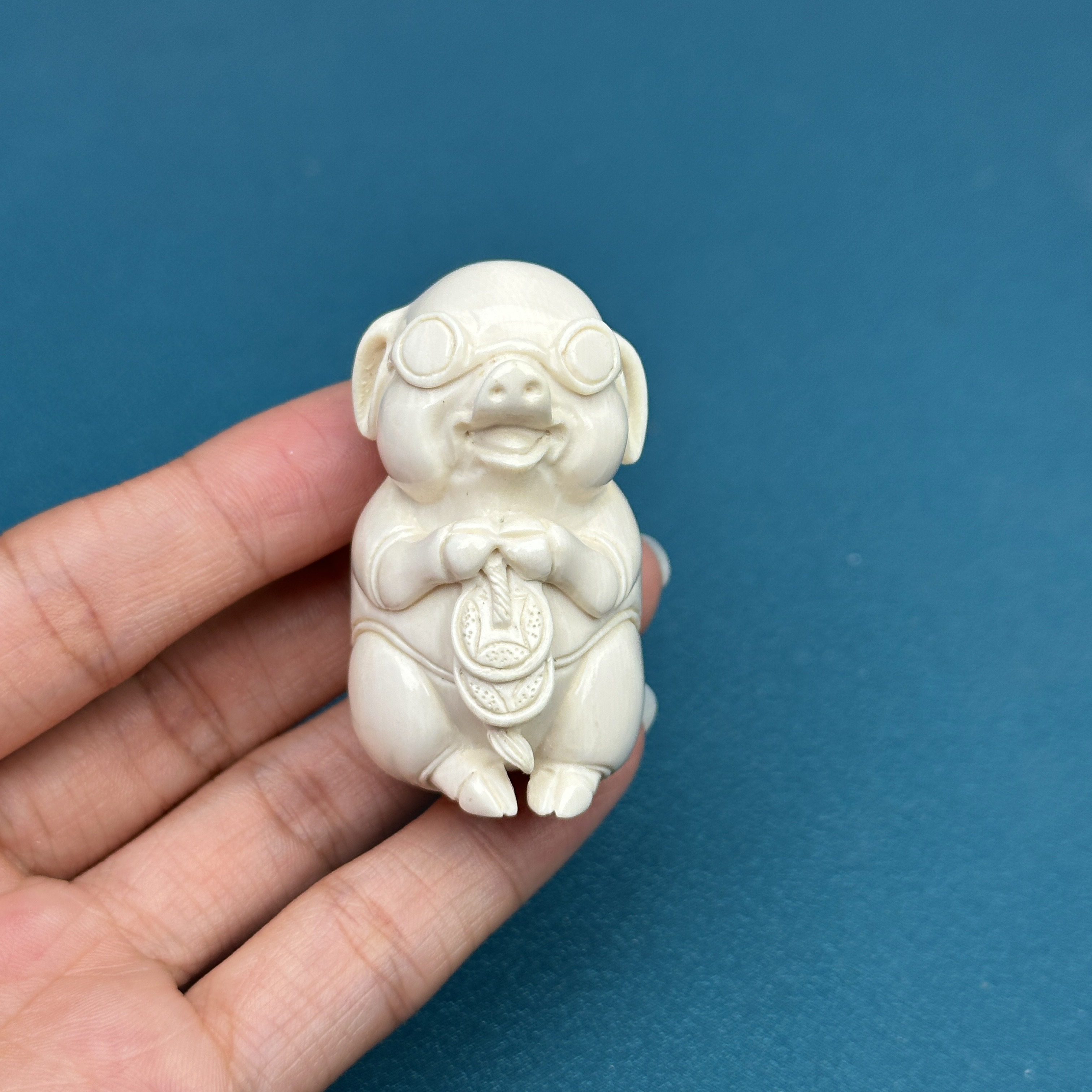 K5562天然猛犸牙雕刻 福猪 26*49*28mm支持鉴定 假一罚四