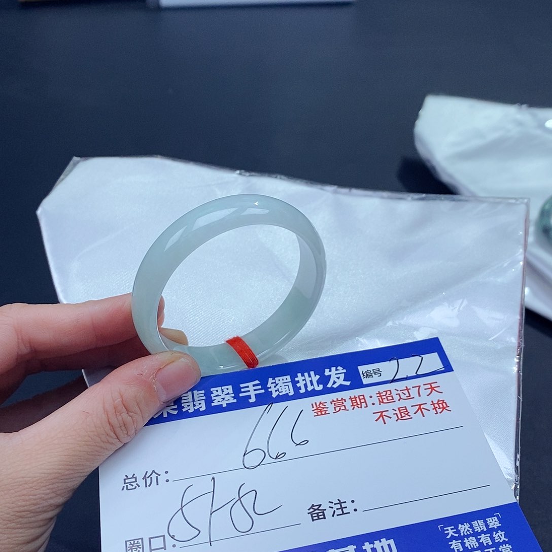 翡翠手镯未镶嵌百元手镯默认瑕疵