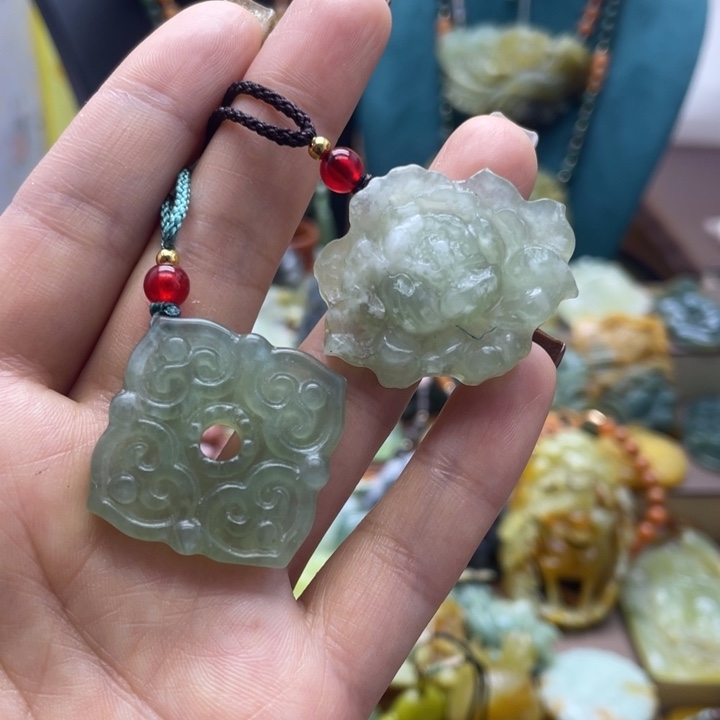 蛇纹石玉未镶嵌颈饰