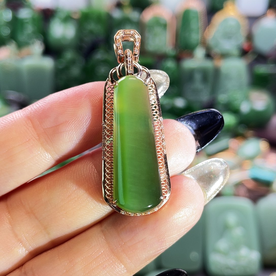 和田玉挂件18K金镶嵌