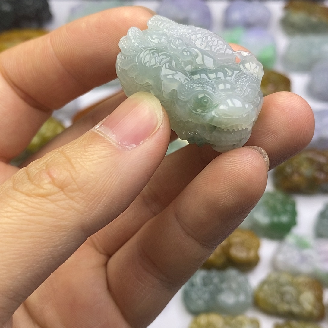 翡翠未镶嵌颈饰貔貅