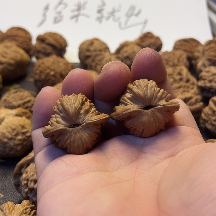 范***n文玩核桃吊坠楼子