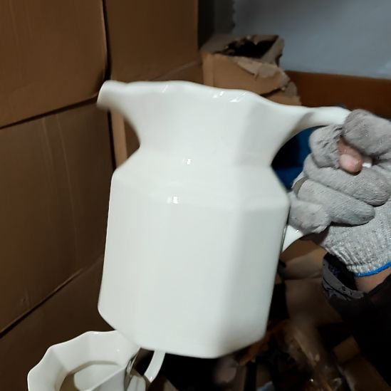 绿泥盘子碗茶壶啥都有