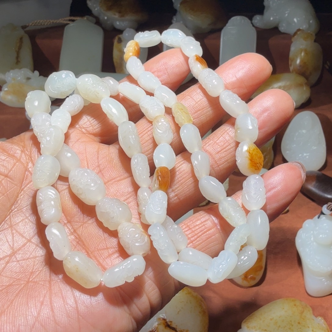 建***业和田玉未镶嵌挂件