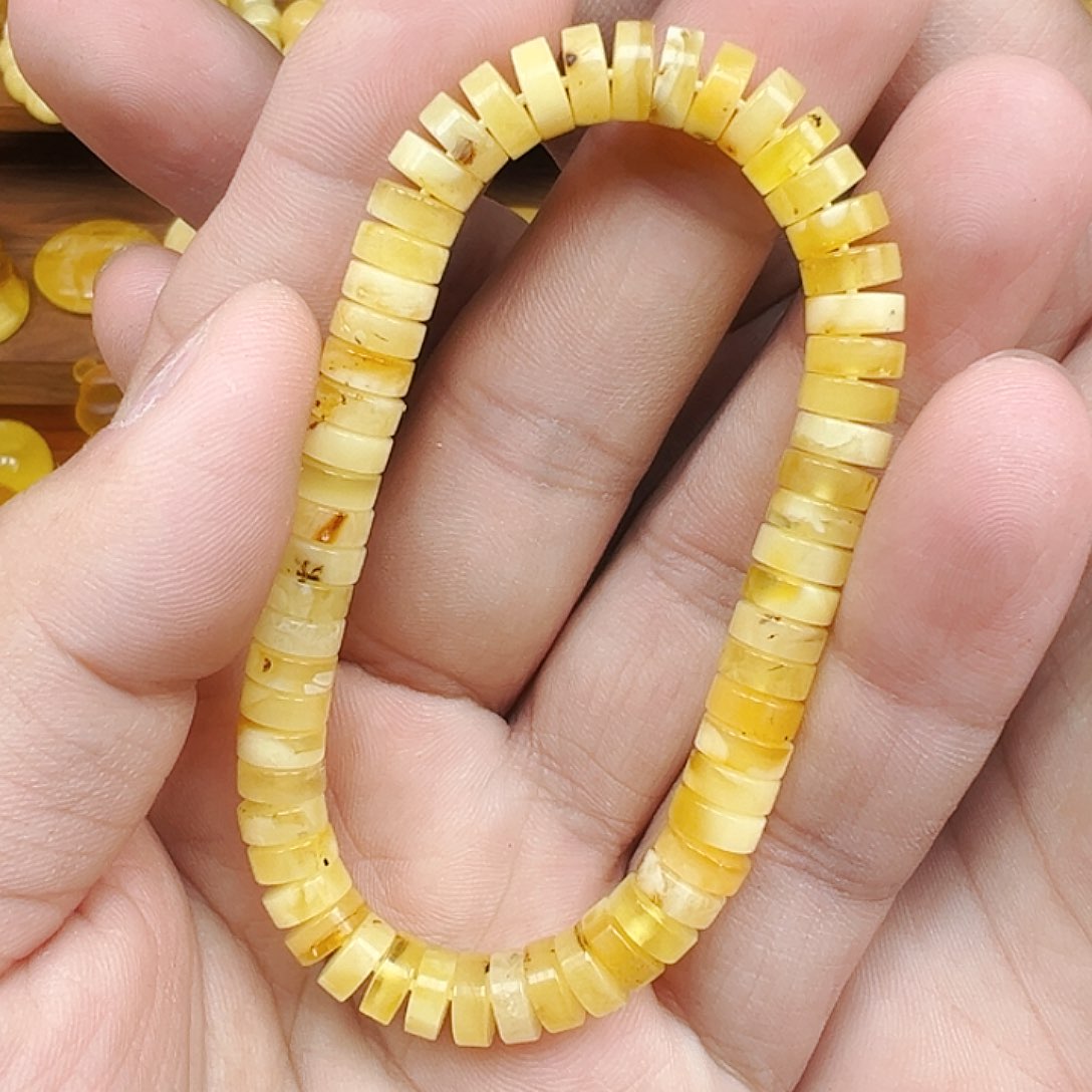 蜜蜡颈饰未镶嵌单圈7.6mm、8.2克，开播福利04