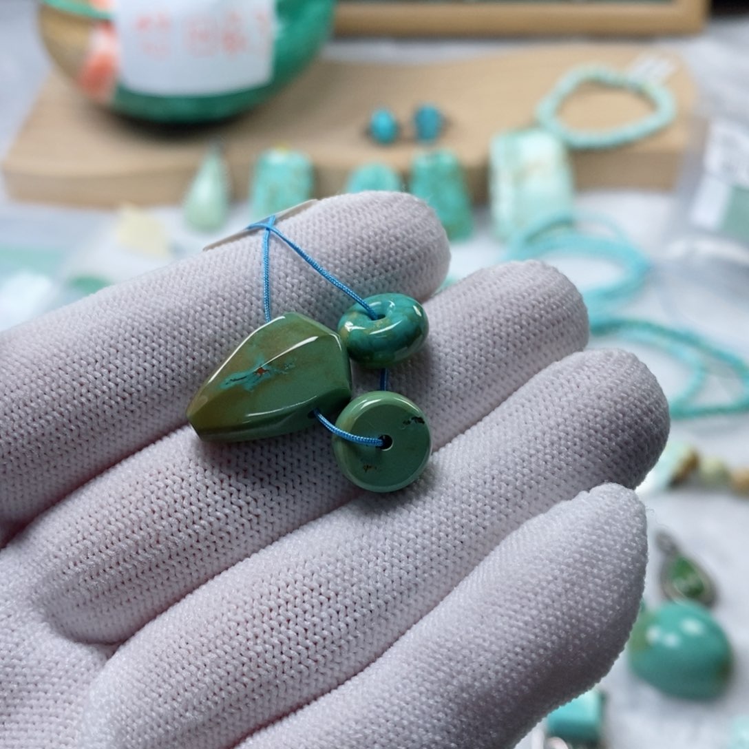 绿松石颈饰未镶嵌