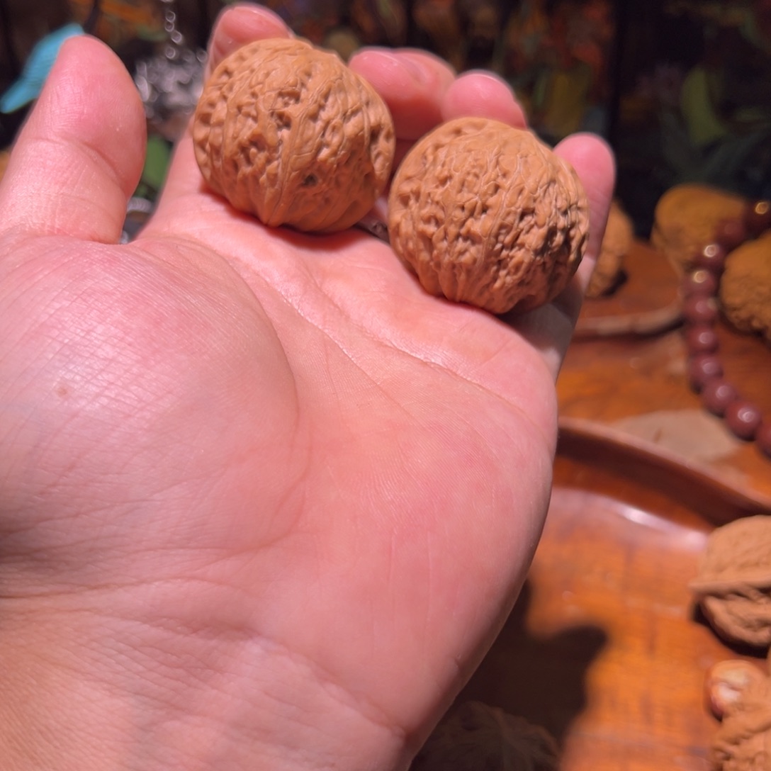 文玩核桃吊坠40铁锤一对，有皮质有骨质