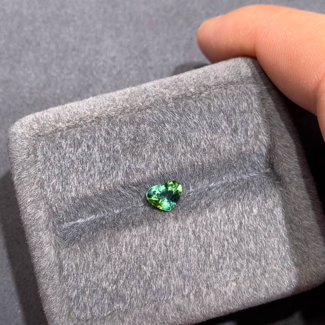 碧玺裸石未镶嵌1.03克拉