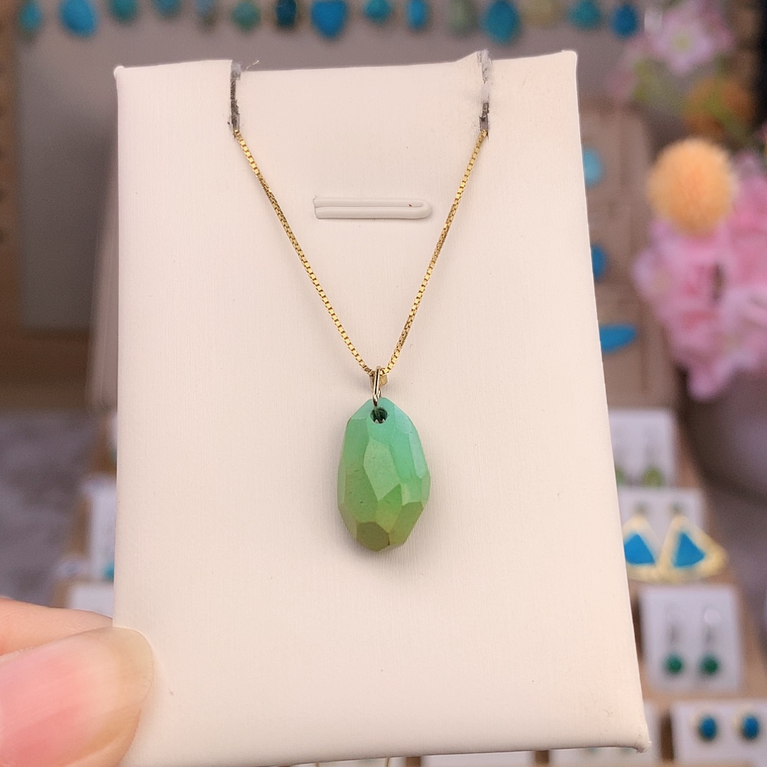 未镶嵌绿松石颈饰