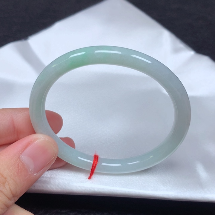 翡翠手镯（贵妃镯）未镶嵌