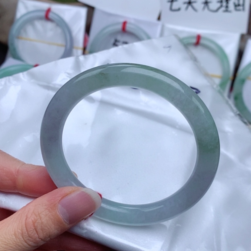 【闪购商品】翡翠手镯未镶嵌           特价圆条55半山水