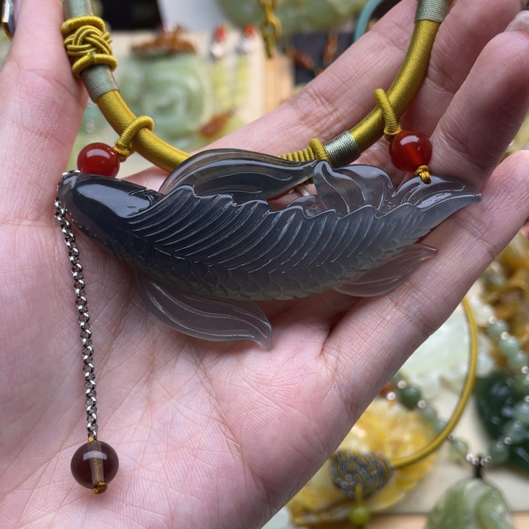 蛇纹石玉颈饰未镶嵌