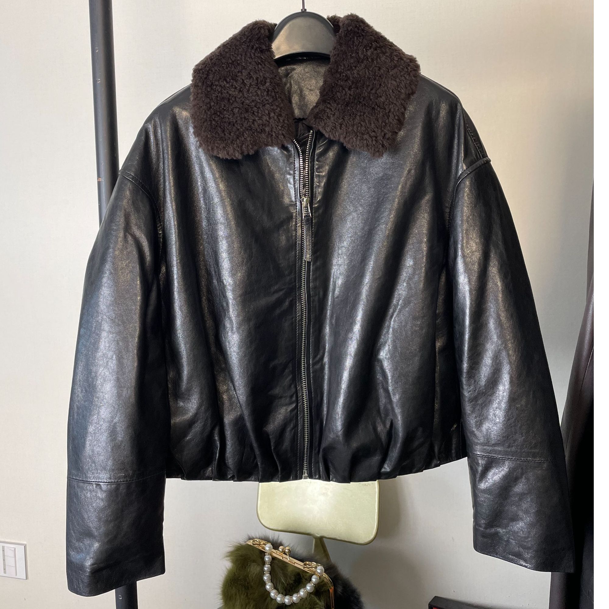 2025进口真皮头层油蜡绵羊皮毛领鹅绒服女收腰小个子