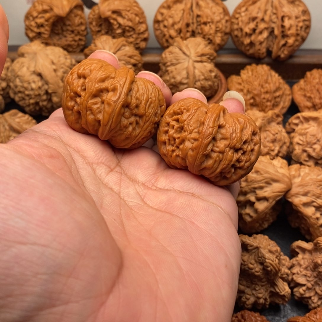 文玩核桃把件元宝