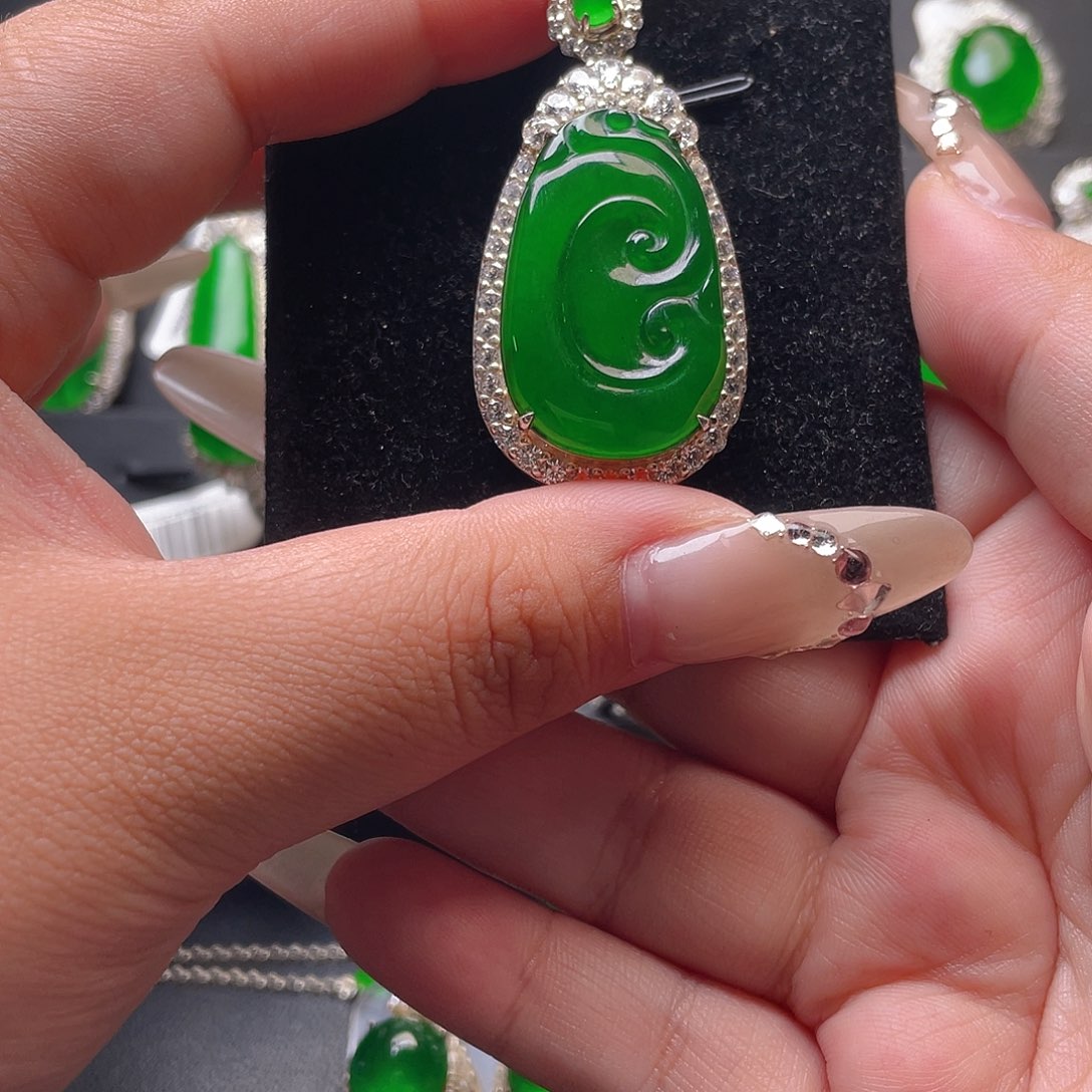 翡翠颈饰银S925镶嵌如意