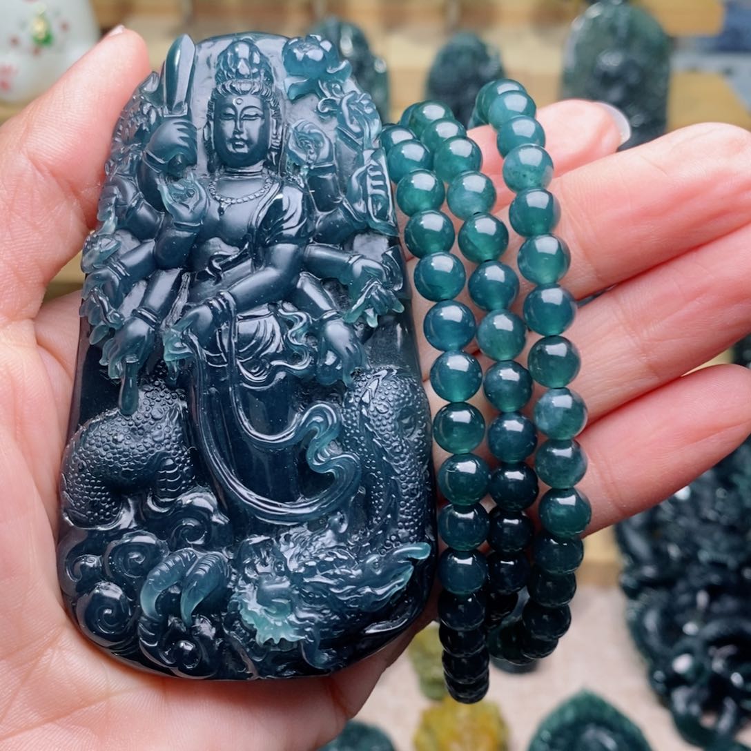 翡翠颈饰未镶嵌以*千手观音