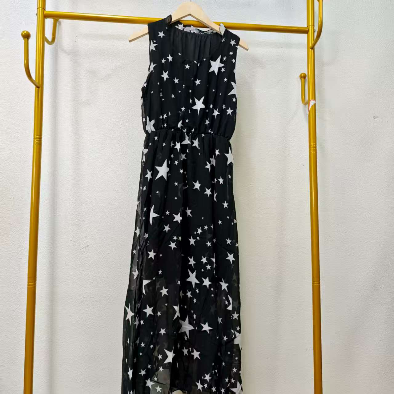 唯琳剪标 7仓B6-10-1324款   白色五角星黑色无袖连衣裙