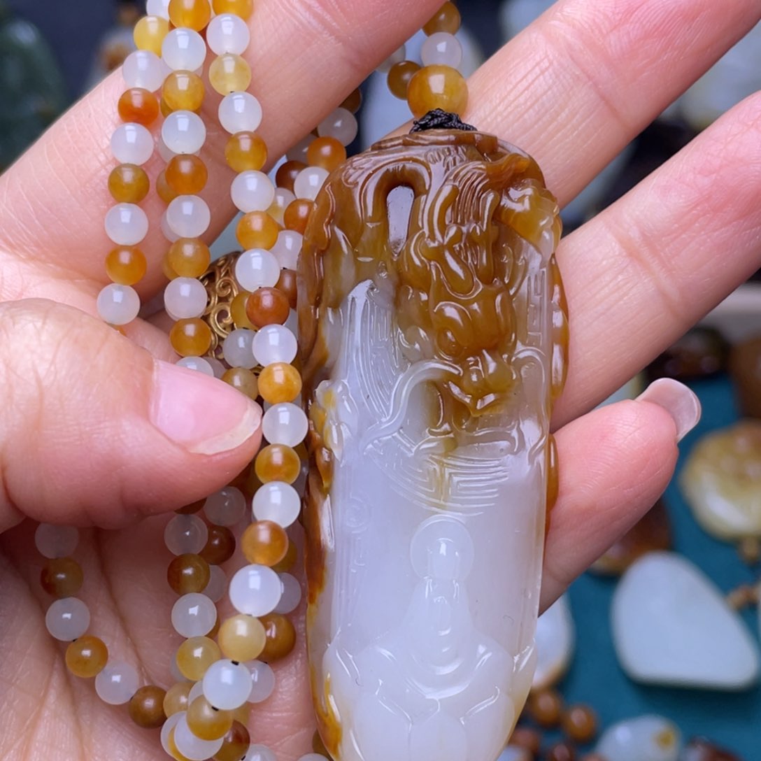 和田玉颈饰未镶嵌奥**?