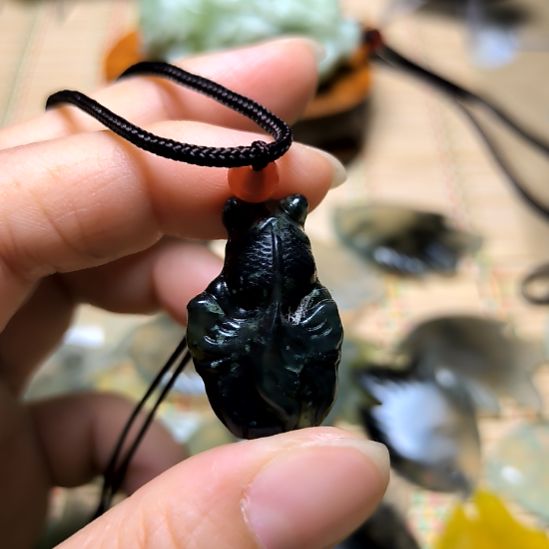 生***开蛇纹石玉未镶嵌颈饰