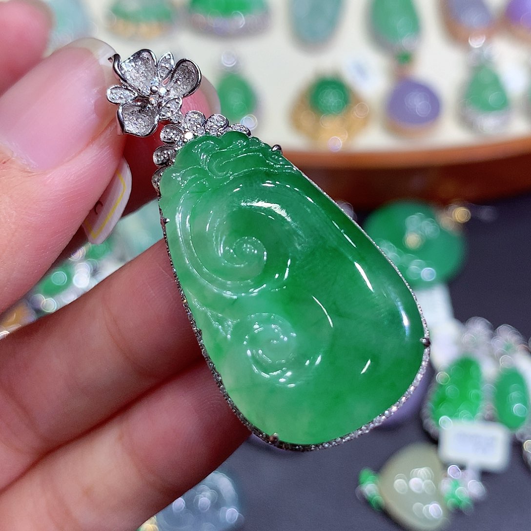 翡翠吊坠(不含链)18K金镶嵌