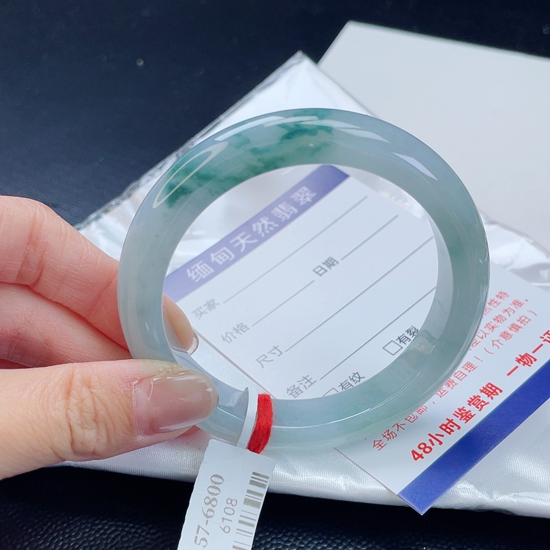 翡翠手镯未镶嵌翡翠