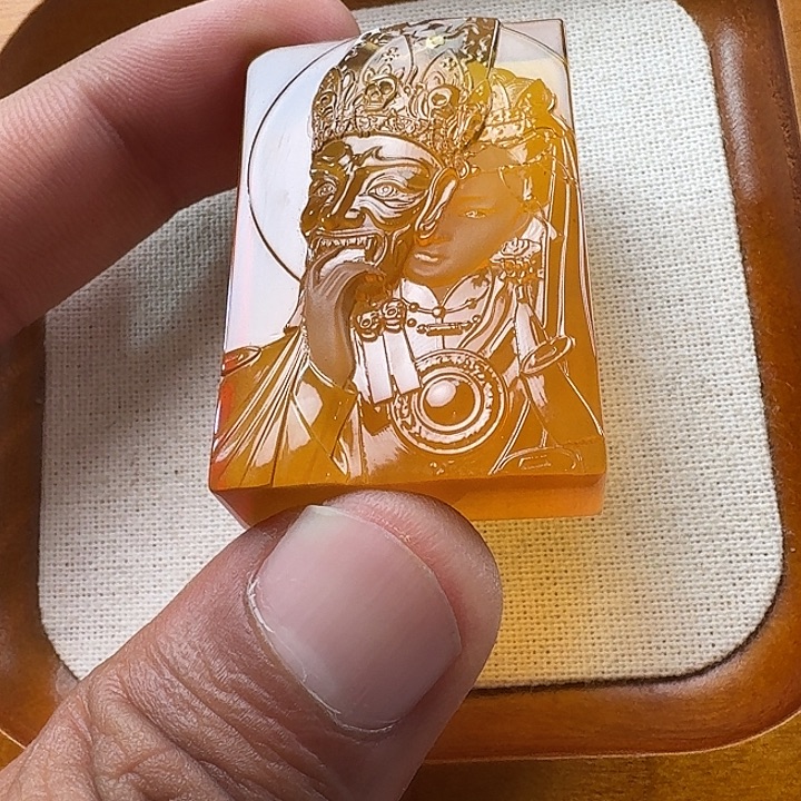 琥珀未镶嵌颈饰扎基拉姆