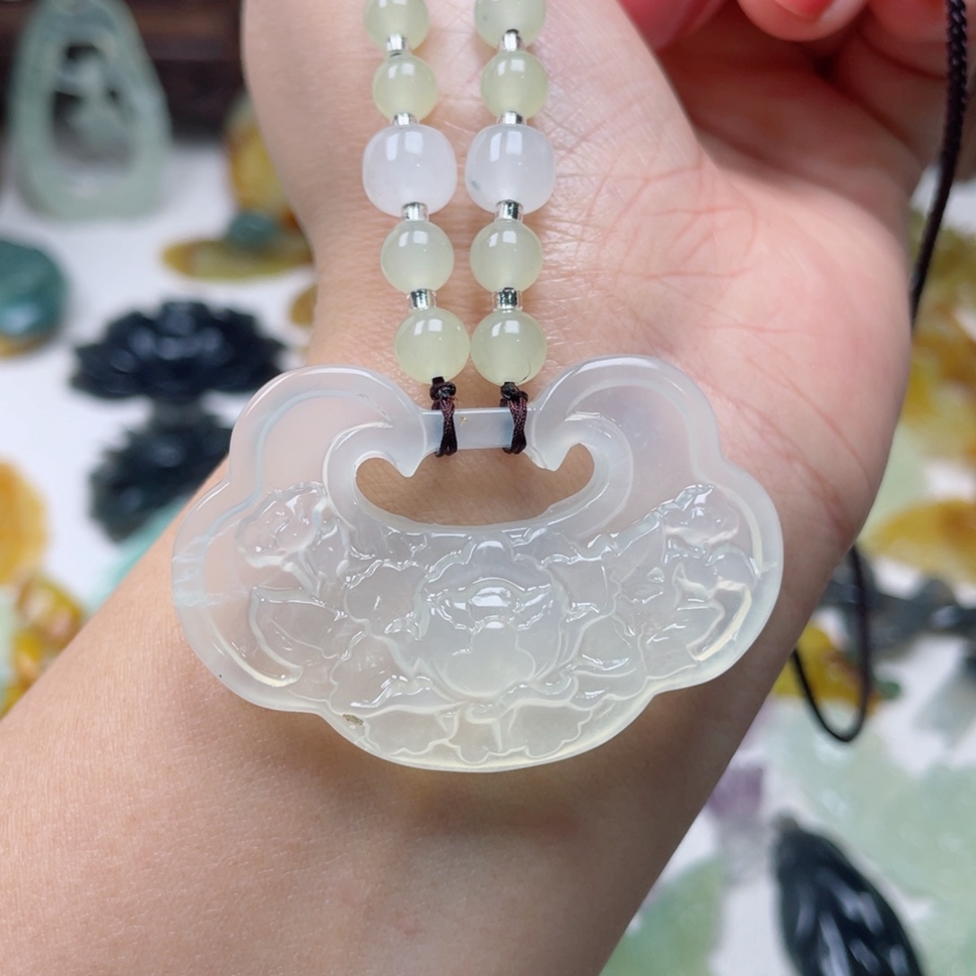 蛇纹石玉颈饰未镶嵌