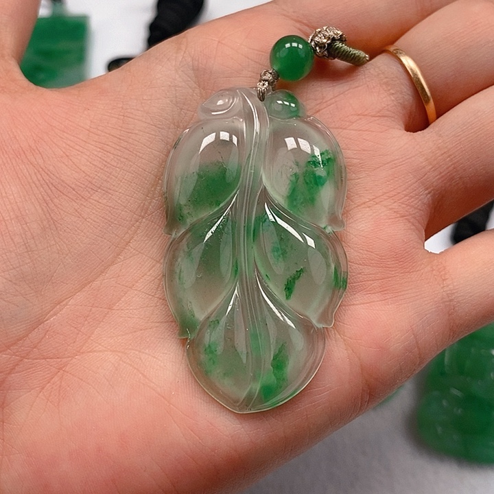 石英质玉合金颈饰