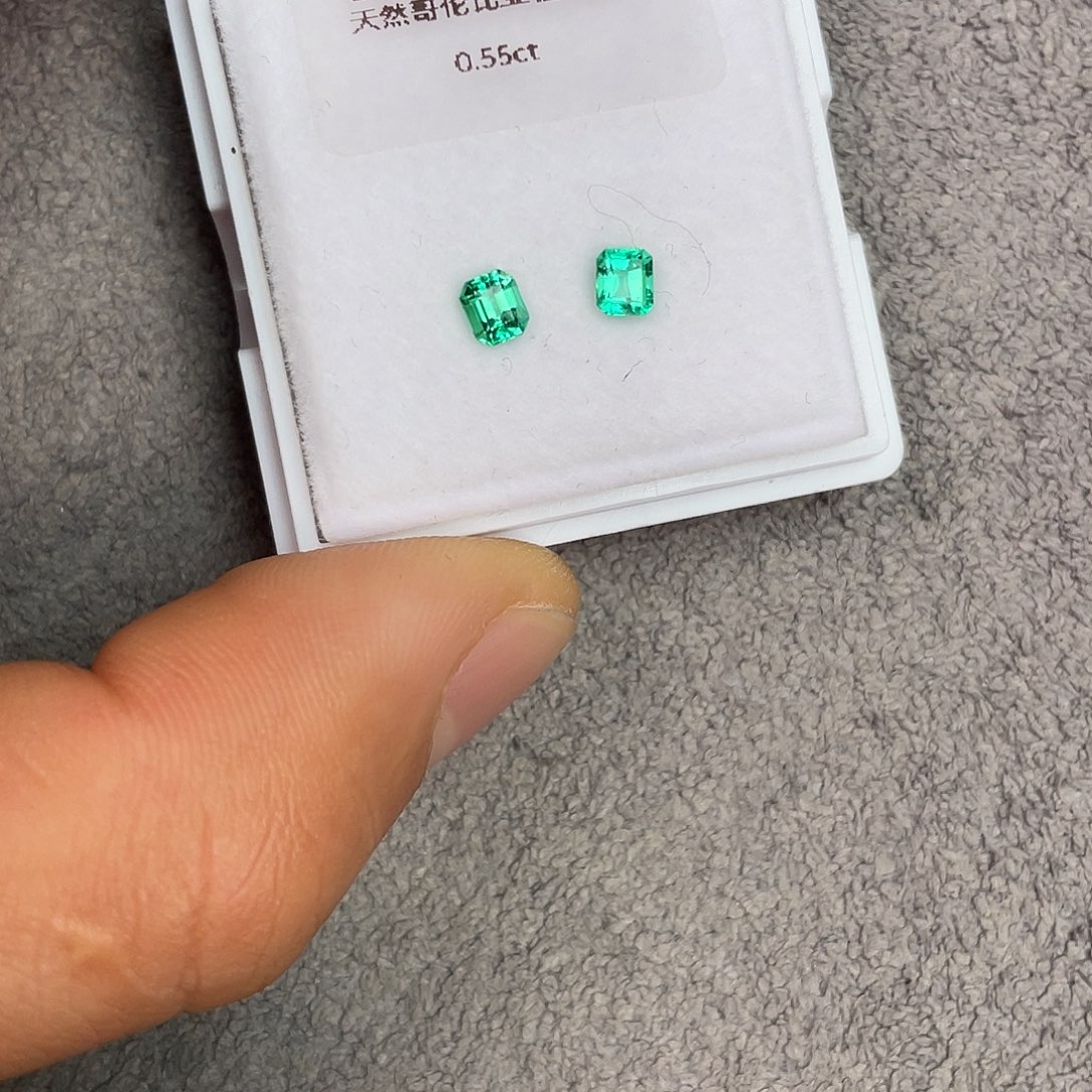 祖母绿裸石未镶嵌一对0.55Ct