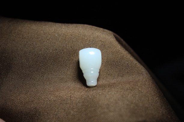 天然和田玉白玉连体三通珠串配饰尺寸：8×15×8mm，重量：1.4g