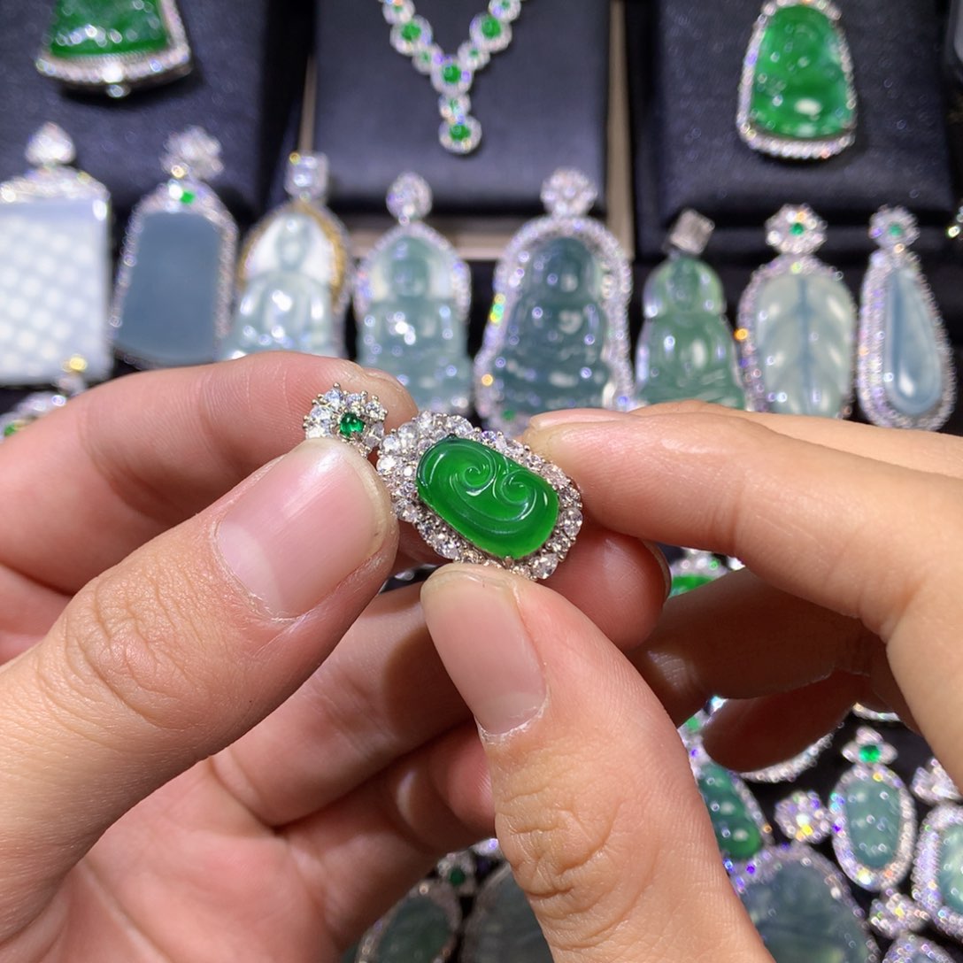 翡翠挂件未镶嵌既****信887665444556