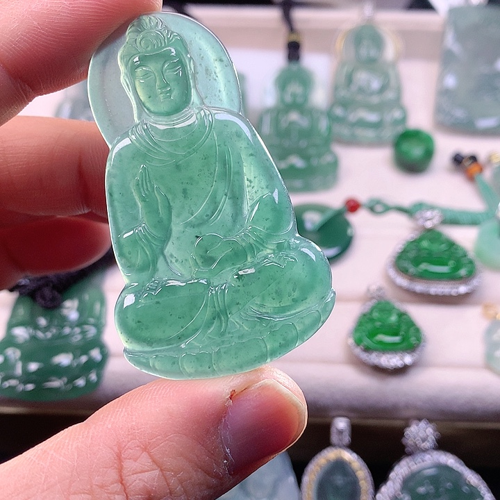 翡翠颈饰未镶嵌翡翠