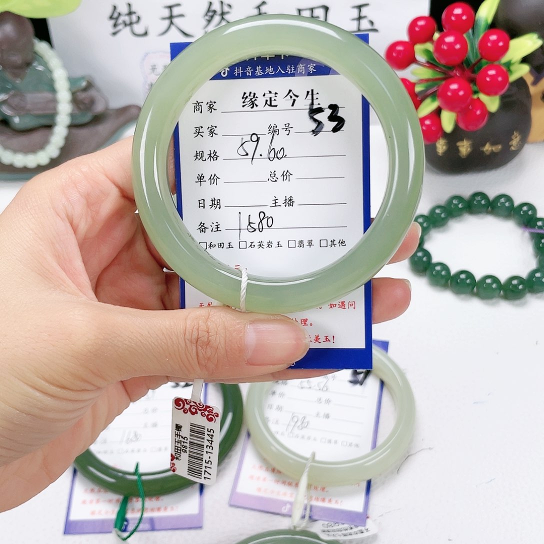 和田玉手镯未镶嵌
