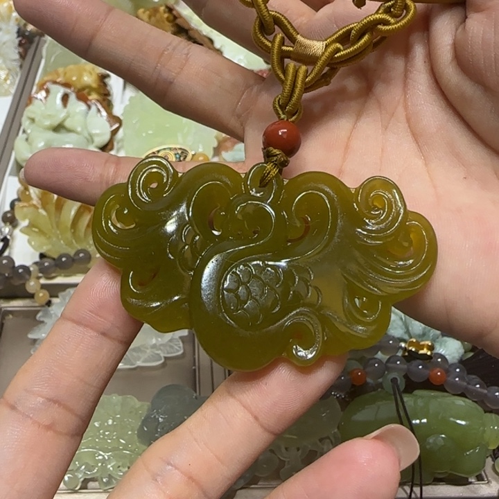 蛇纹石玉吊坠未镶嵌