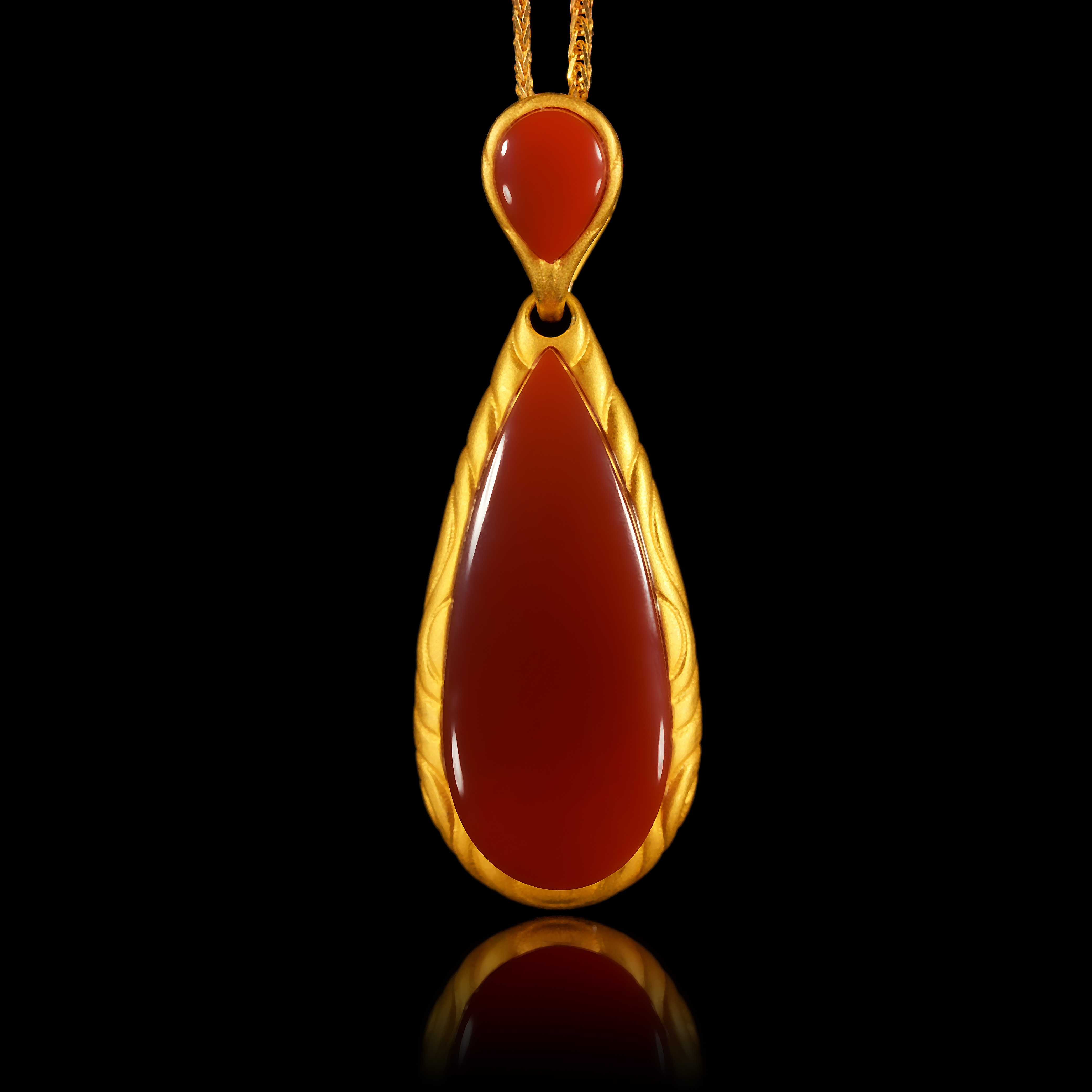典藏级 原矿南红纯色牛血红水滴吊坠 18K金 34*12*7mm± H122009