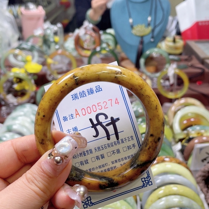 蛇纹石玉手镯未镶嵌