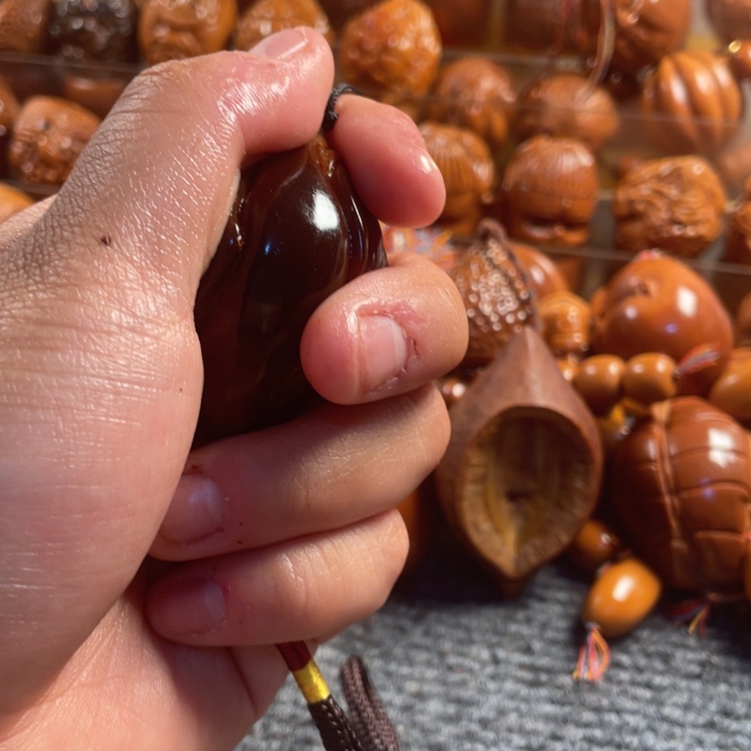 橄榄核吊坠玉华蝴蝶