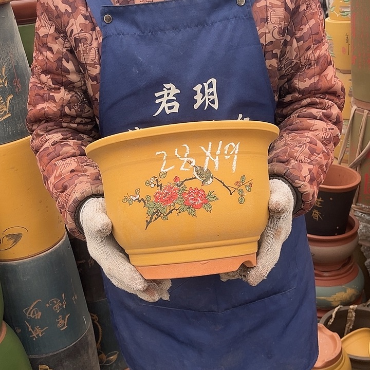 紫砂花盆是最具特色并富有个性