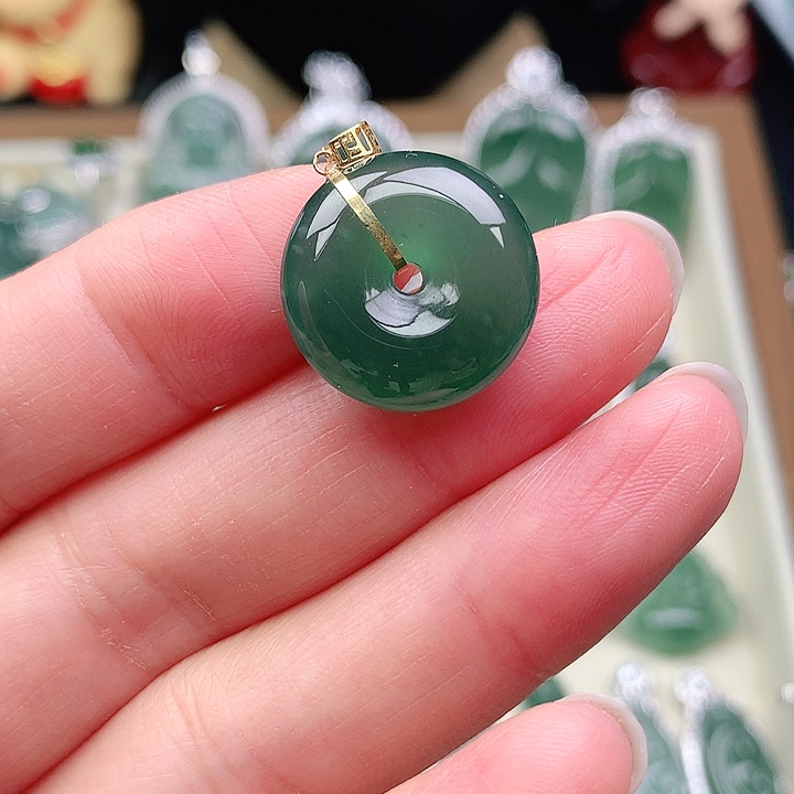 颈饰18K金镶嵌翡翠吊坠