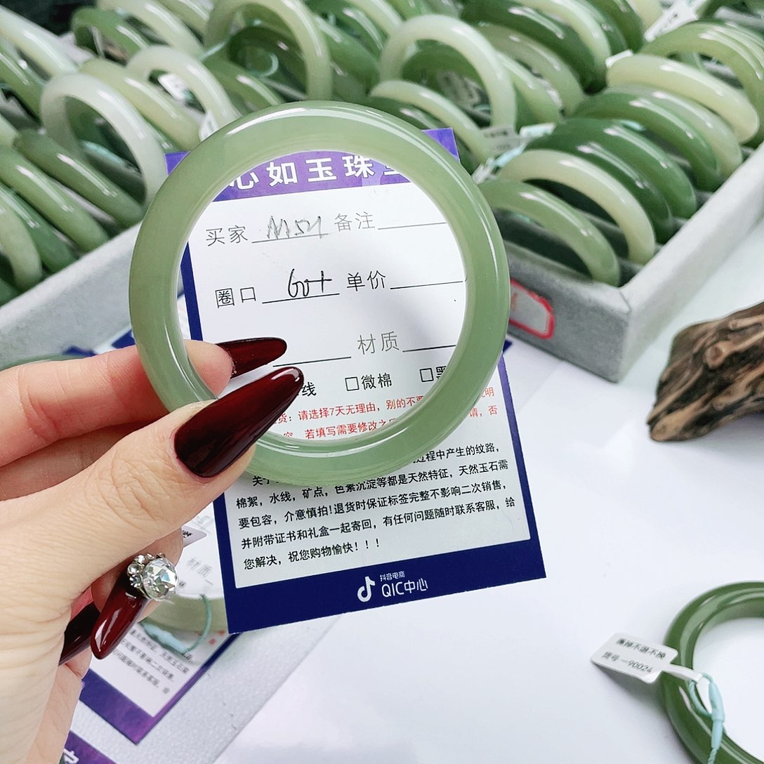 和田玉手镯未镶嵌云**轻