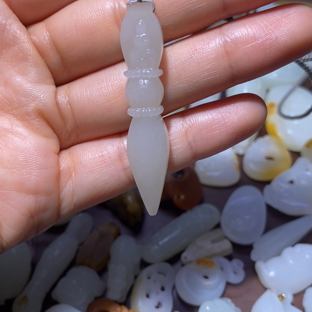 和田玉未镶嵌吊坠(不含链)回****伤