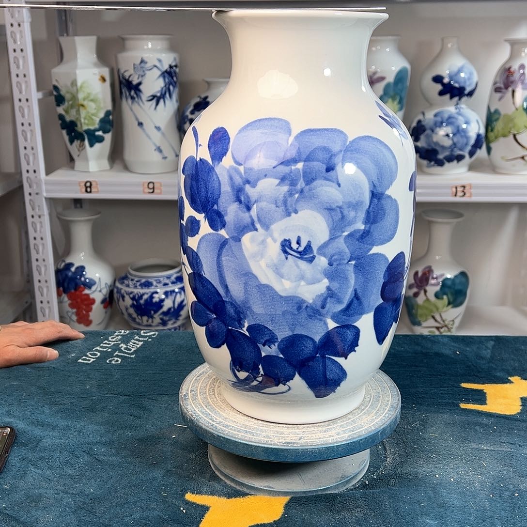 摆件景德镇陶瓷大冬青牡