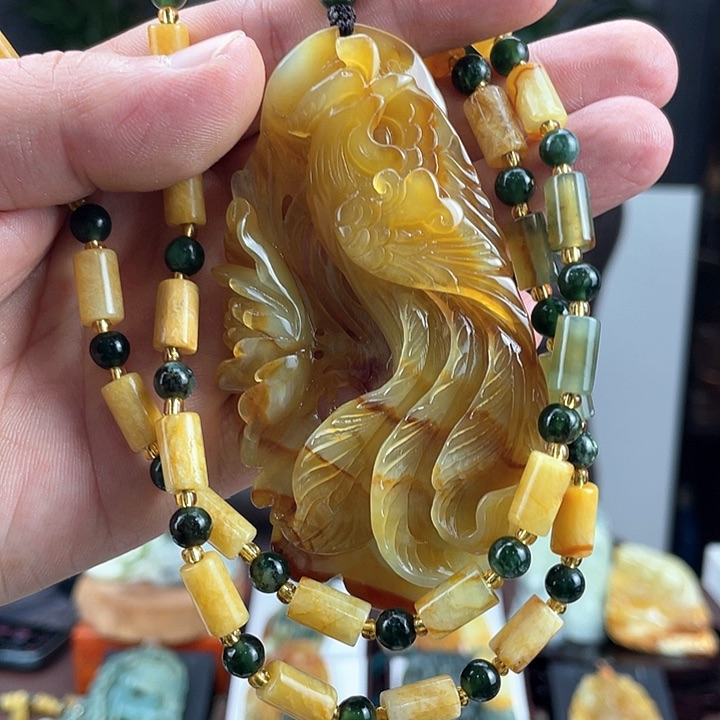 蛇纹石玉颈饰未镶嵌