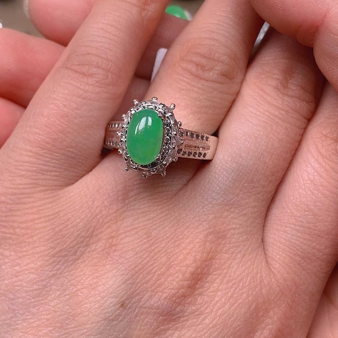 翡翠耳饰未镶嵌翡翠蛋面