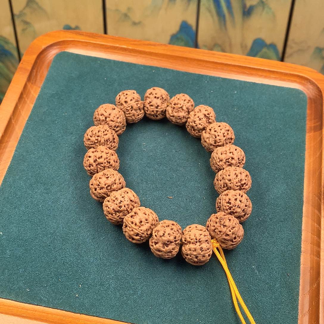 手串金刚菩提2、飞碟蜂王20mm头货